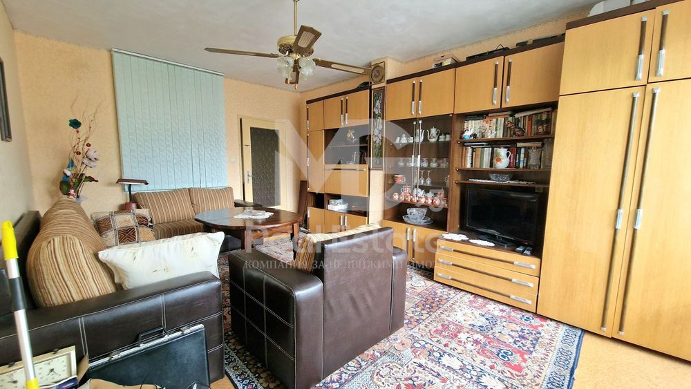 Двустаен с ТРИ отделни помещения и ГАРАЖ в Центъра на Асеновград!