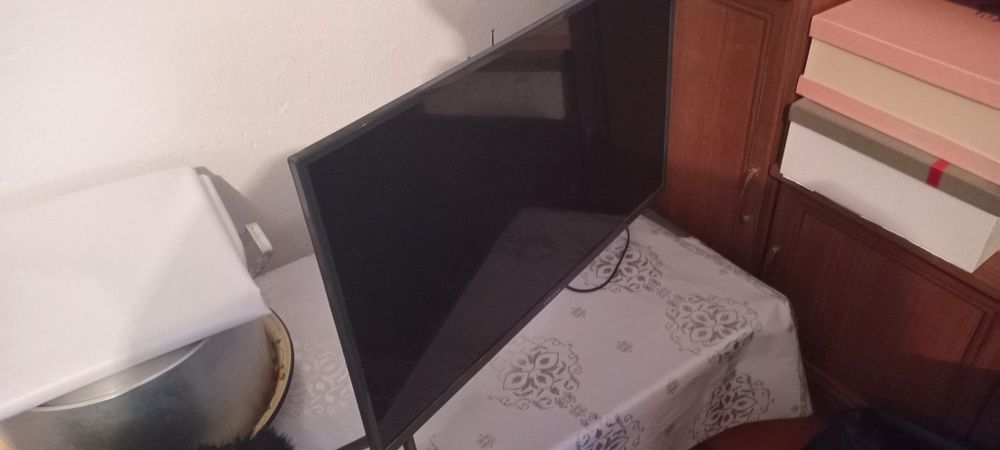 Продам телевизор за 70к можно по торговася