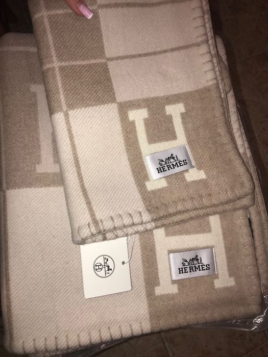 Hermes одеяло и възглавница