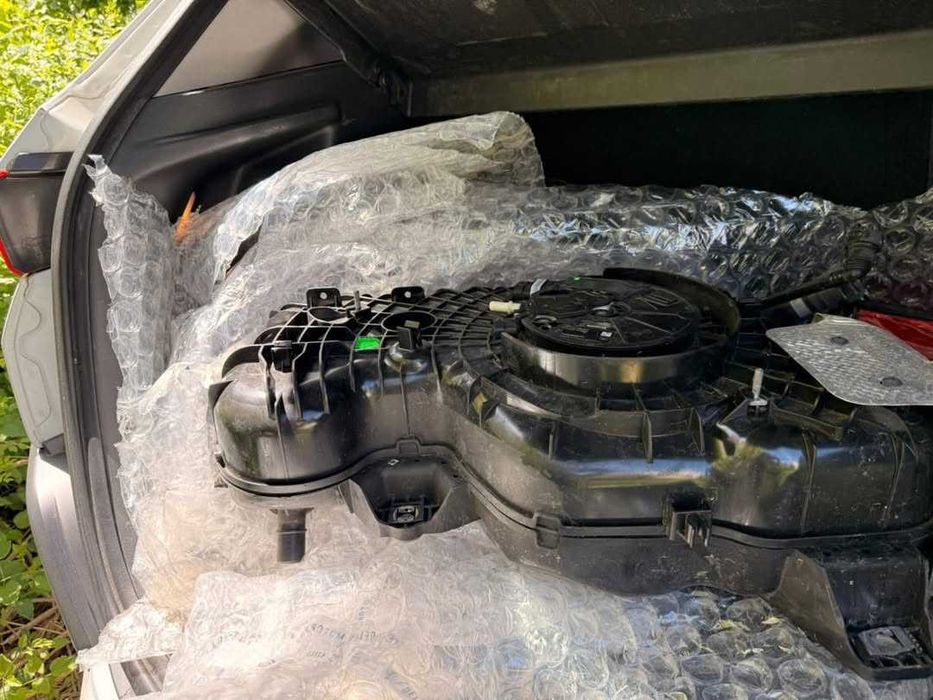 Оригинален AdBlue резервоар с помпа за Hyundai / Kia 1.6 CRDi – 31510-G9000 (Bosch)