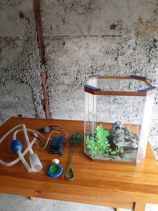 Продам аквариум 20 лит.