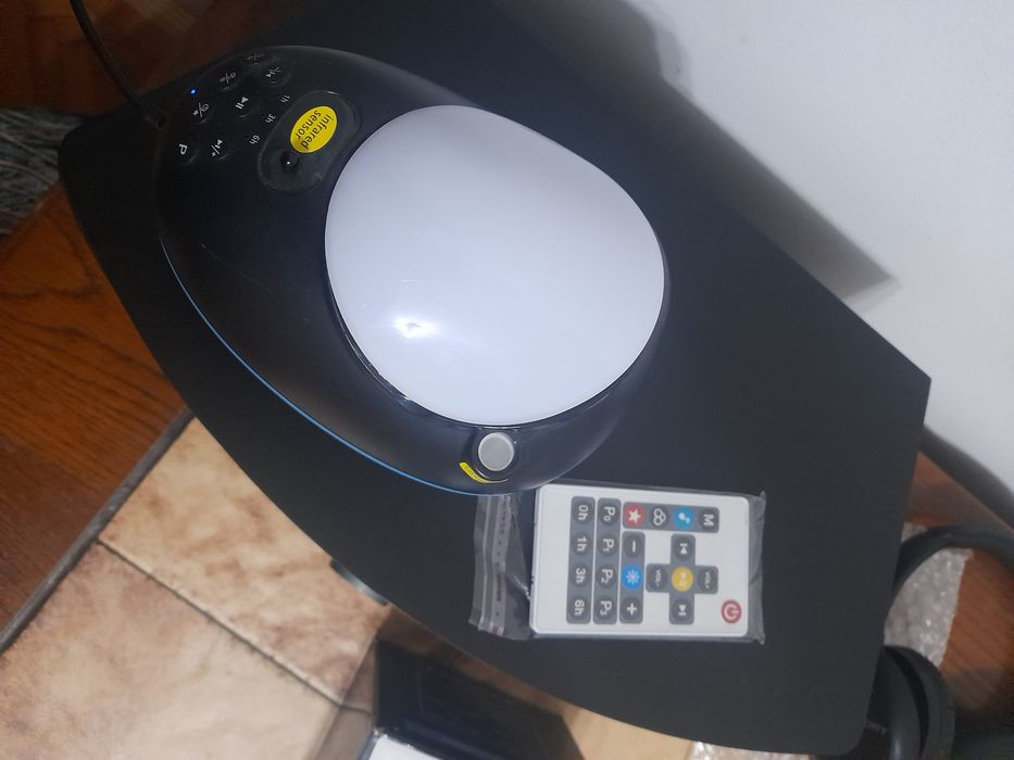 Vind boxa bluetooth noua cu lumini  ambientale cu telecomanda
