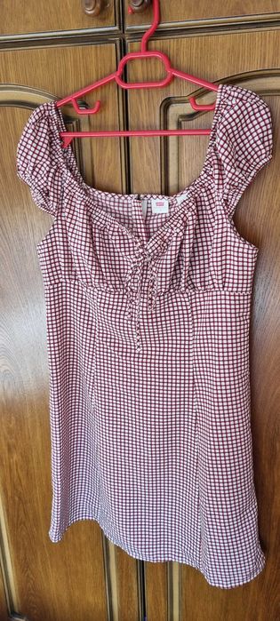 Vând rochie Levi's, cu etichetă, mărimea M.