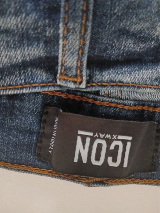 Blugi ICON slim fit