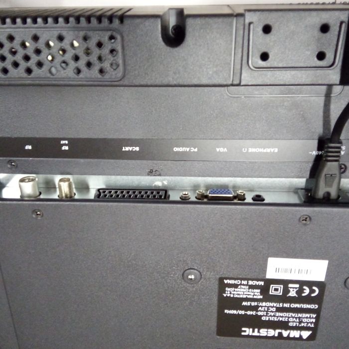 Tv led diagonala 61 cm // dvb-c /T2/S2