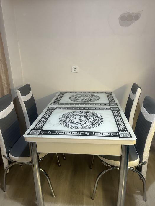 Комплект стола и стульев