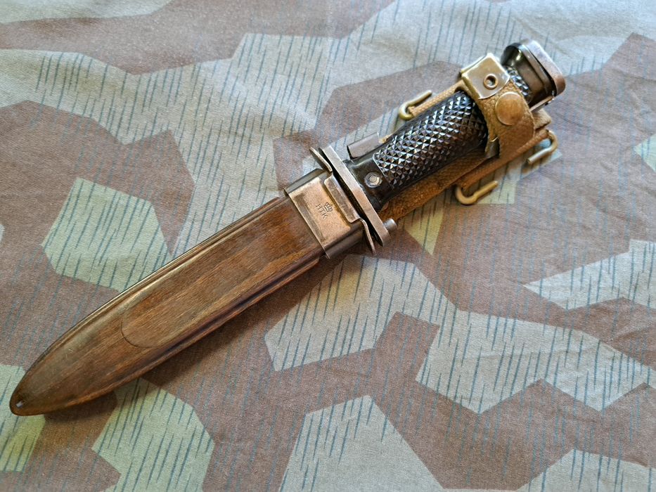 Baioneta pumnal militar post razboi