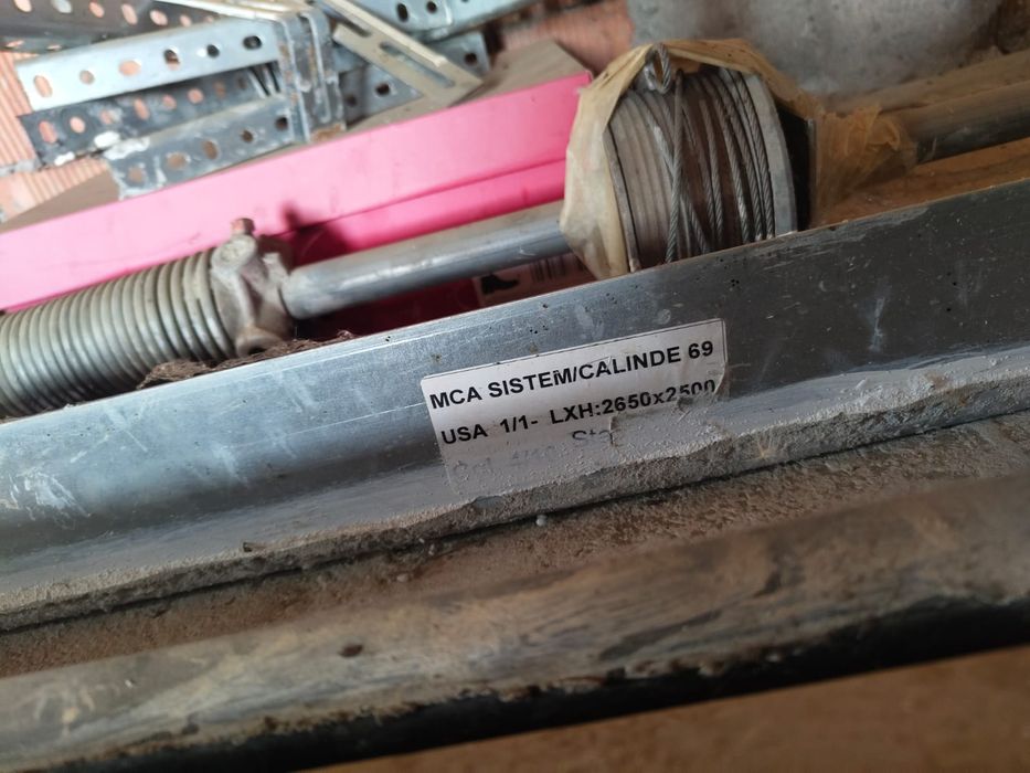 Vând ușa garaj tip rulou electric!!