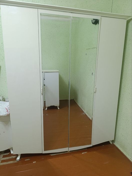 Спальня + гарнитур сотилади