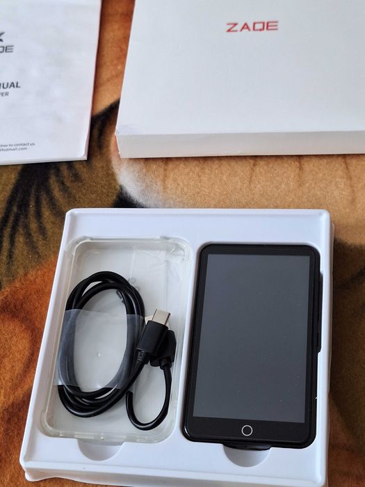 Media player portabil ZAQE -defect-  (modelul ZAQE M505), un dispozitiv MP3/MP4/media player cu ecran tactil și Bluetooth
