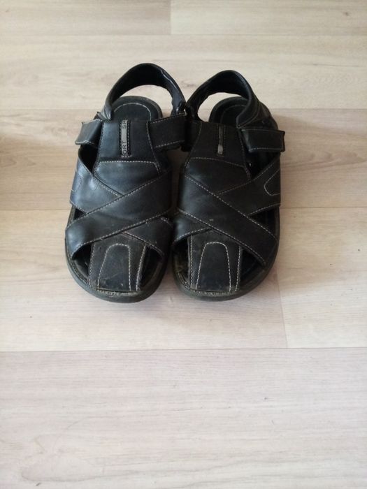 Продам мальчиковые сандали