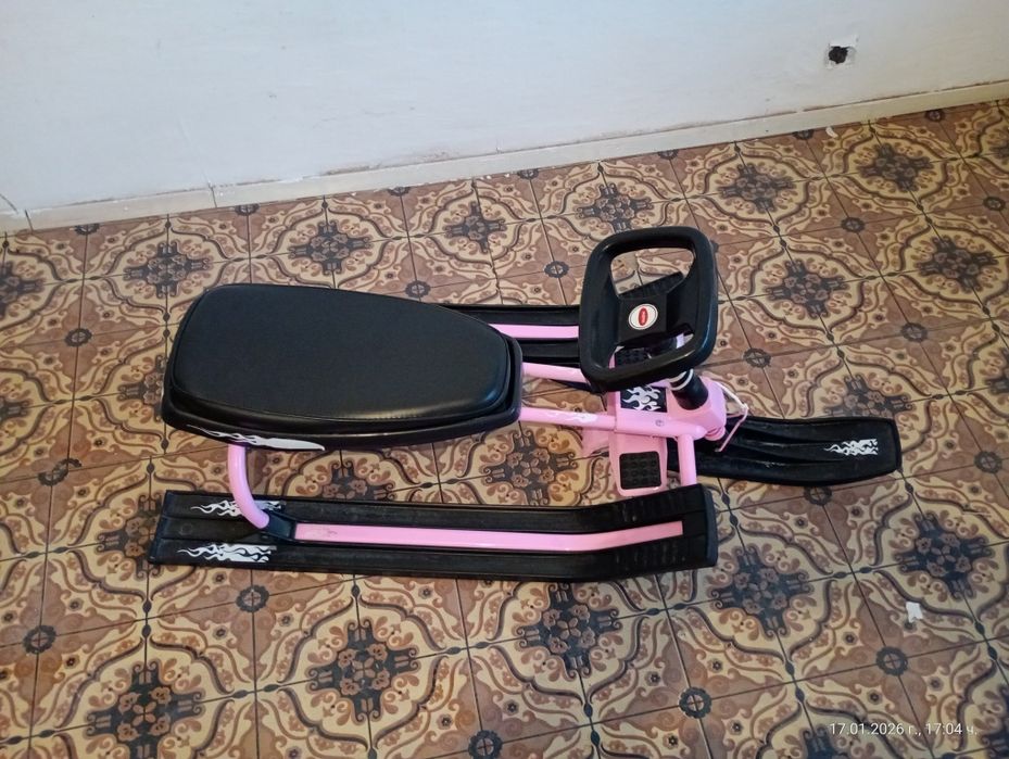 Продавам шейна MONI