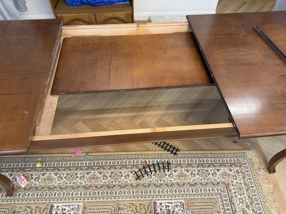 Стол и 10 стульев