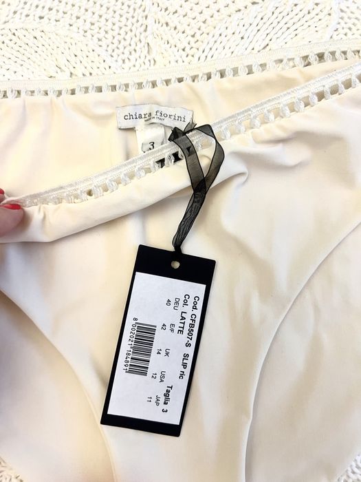 Сутиени, бански, безшевно бельо