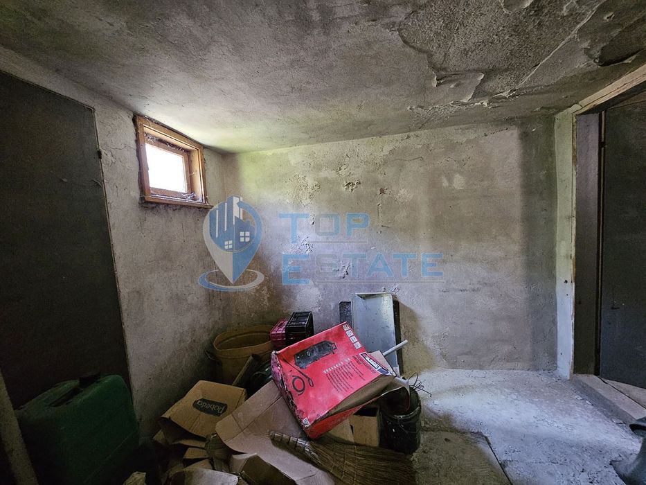 Едноетажна тухлена къща в близост до центъра на гр. Дряново