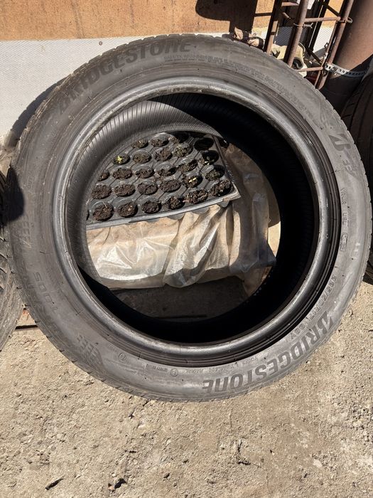 Vand anvelope vara  Bridgestone 225.50.17 + iarna Dunlop 225.55.17