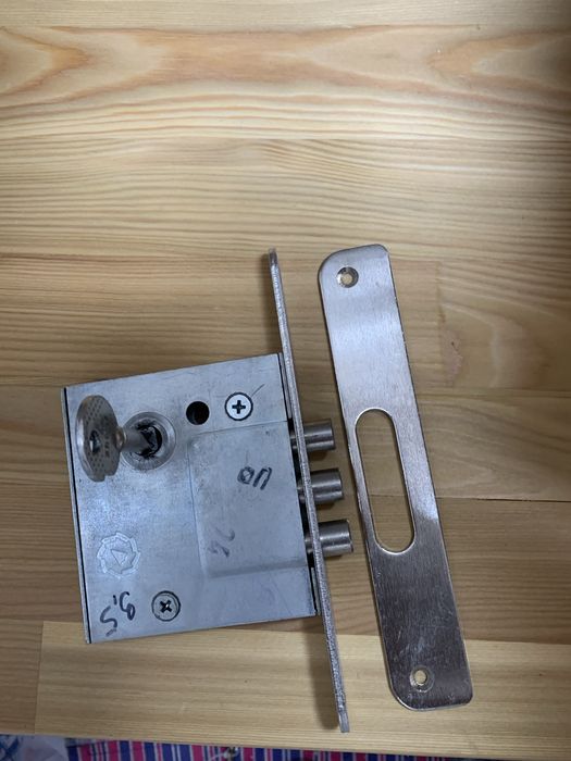 Продаю дверные замки