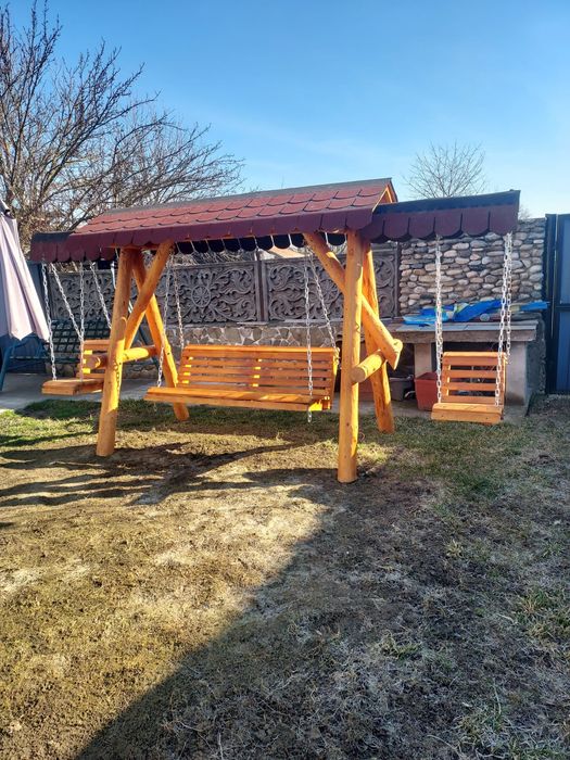 Mobilier rustic din lemn tratat