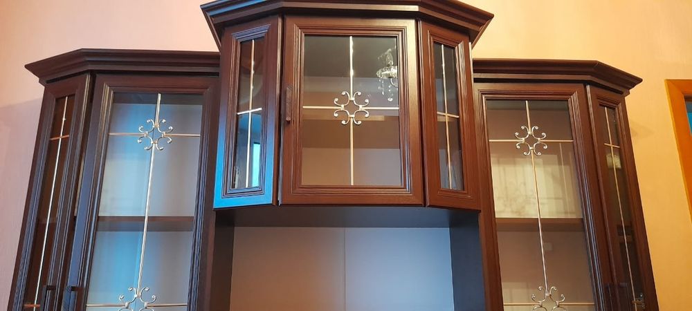 Гарнитур с выдвижными полками