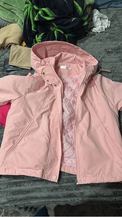 Продам куртку новую