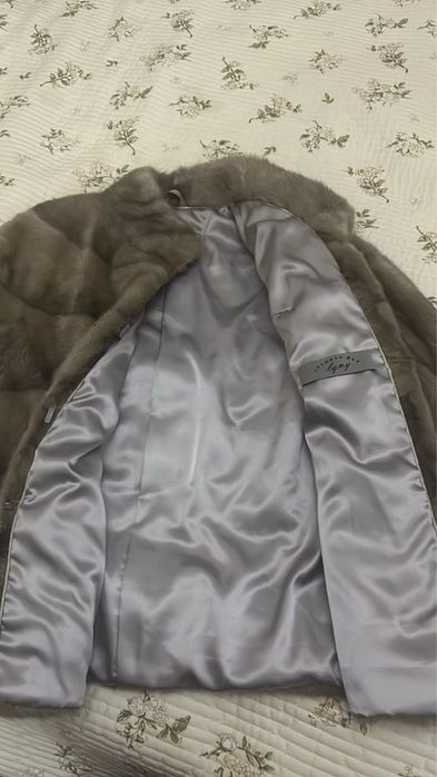 Норковая шуба продается