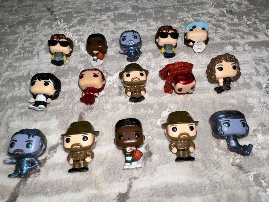 Фигурки очень странные дела