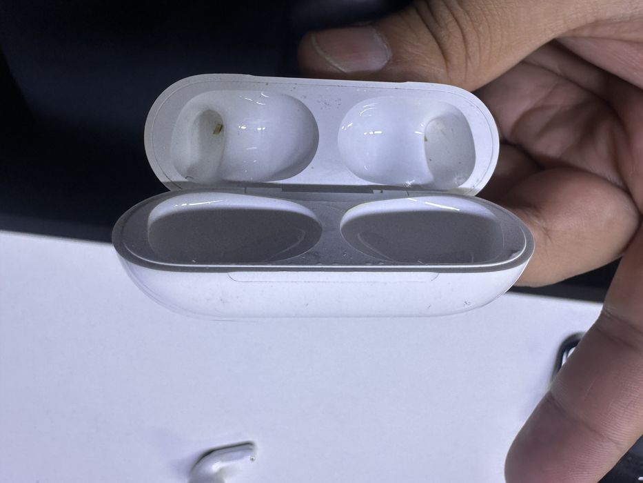 Airpods pro кейс и левый наушник