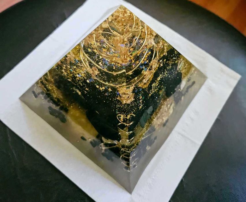 Piramida handmade 16,5 cm, aduce calm, liniște, pace, armonie