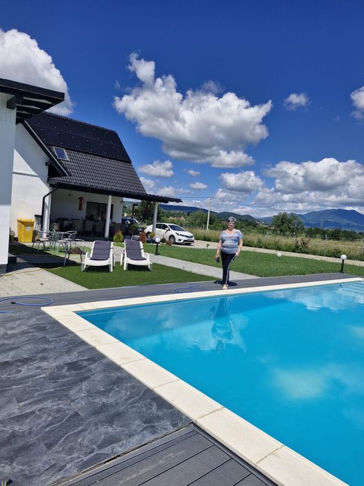 Vând 2 Case + Piscina + 1 Hectar Teren Intravilan cu utilitați