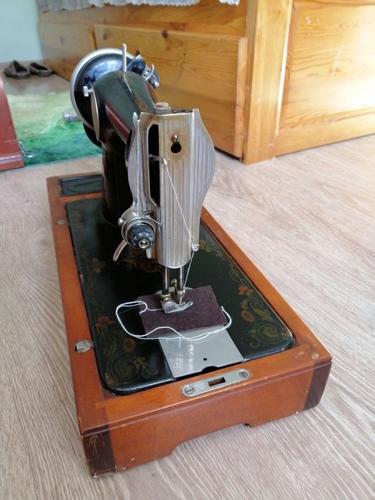 Стара ръчна руска шевна машина Union