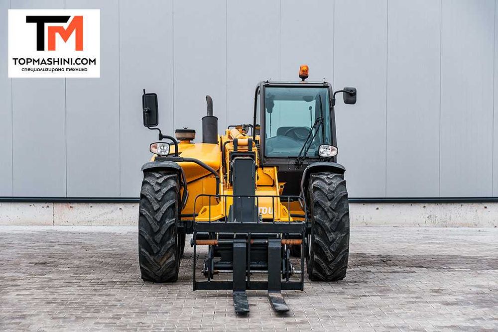 Наем на телескопичен товарач Manitou MT932