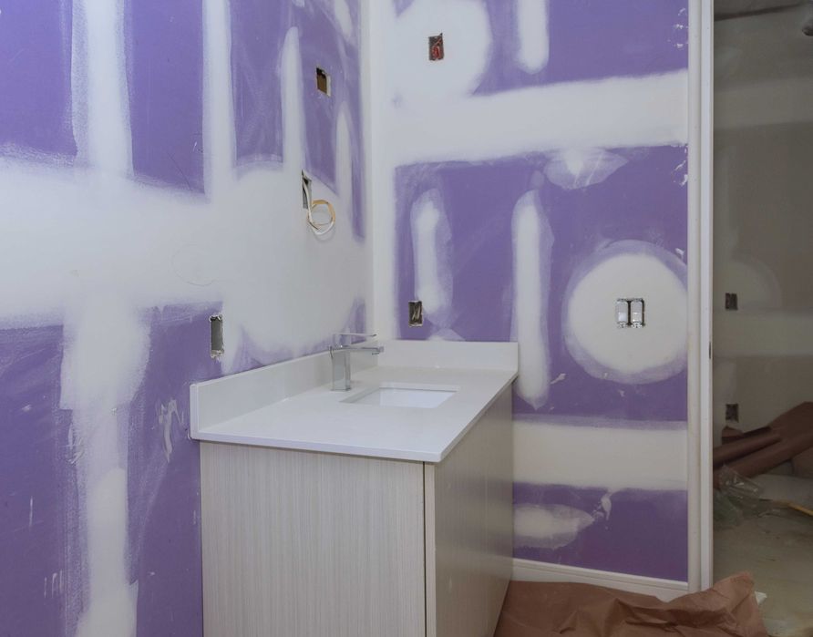 Meseriaș finisaje interioare, zugrav, parchetar, faianțar, renovări.