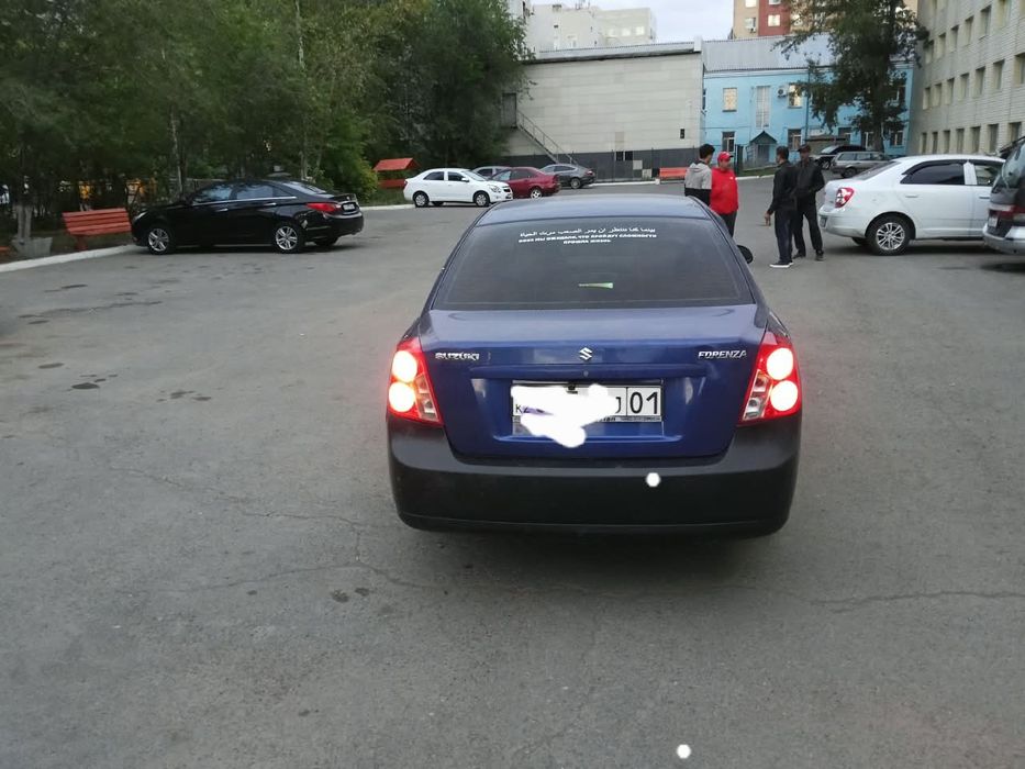 Продам  машину  Suzuki Forenza