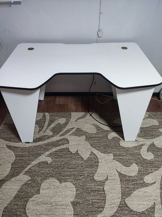 Компьютерный стол для геймера.