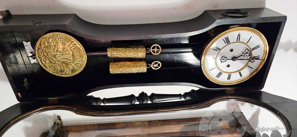 Ceas de perete cu pendula si 2 greutati Schutzmarke