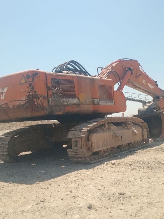 Ekskavator (на ходу) Srochniy sotiladi