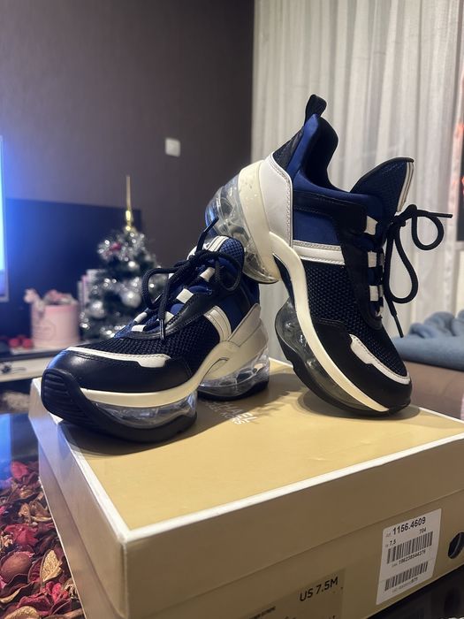 Оригинални обувки Michael Kors.