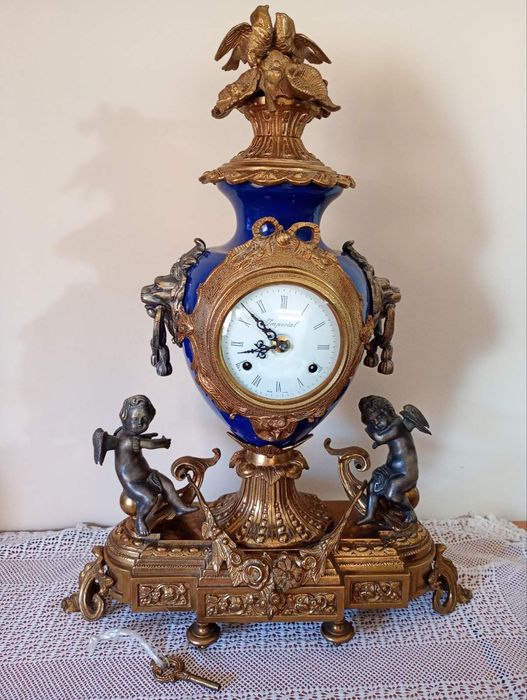 Старинен каминен часовник