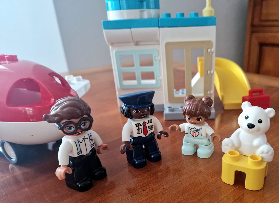 Lego Duplo Town - Avion si aeroport