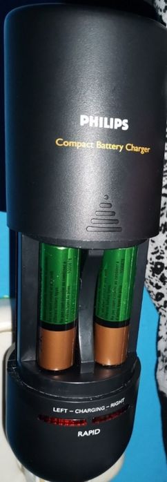 Convenabil 2 încărcătoare acumulatori Philips și Energizer