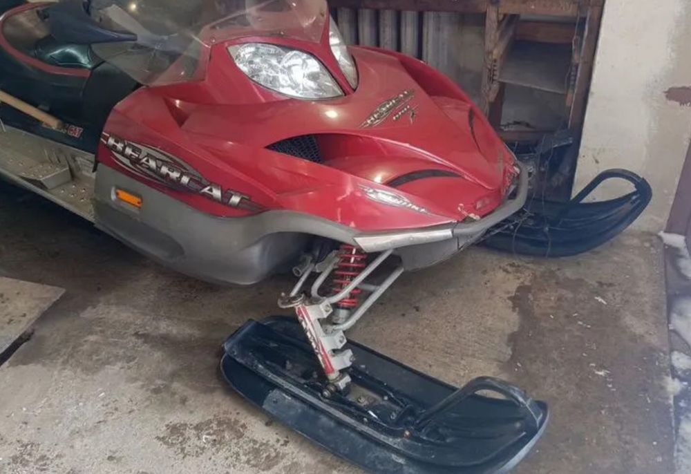 Продам снегоход Arctic cat