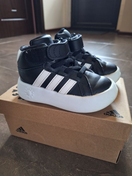 Adidas Grand court Mid 23