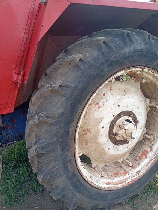 Disponibil tractor u650