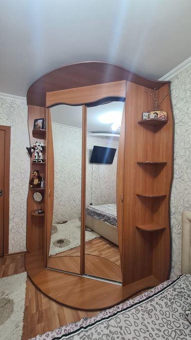 Продам угловой шкаф
