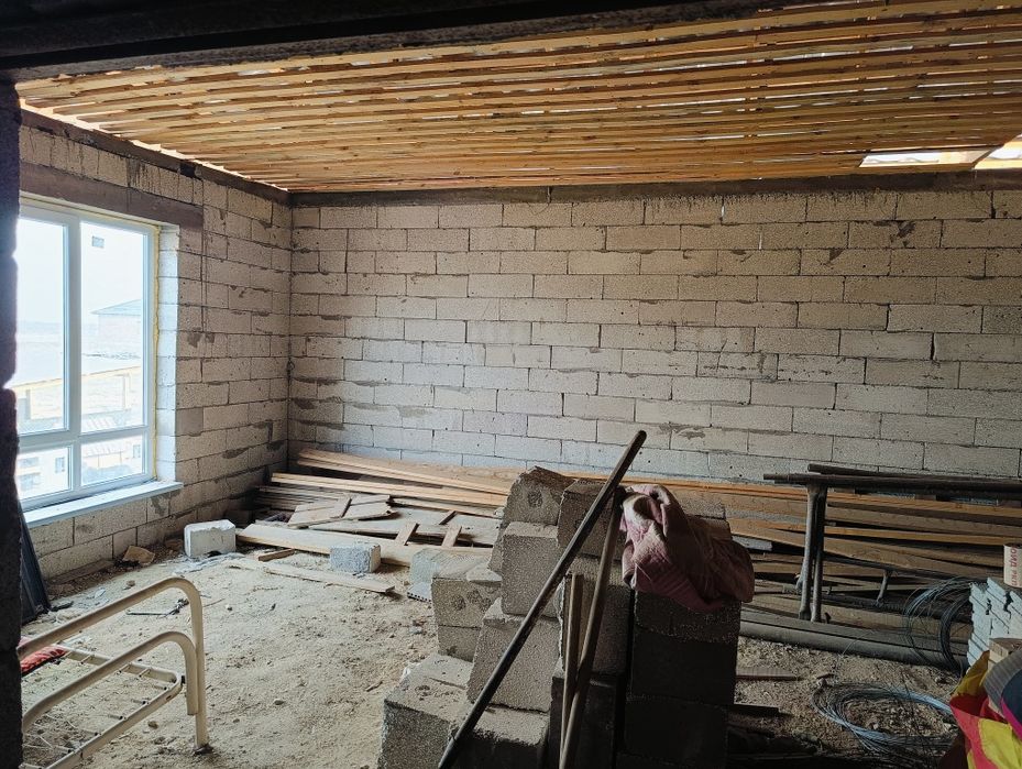 Дом недостроенный