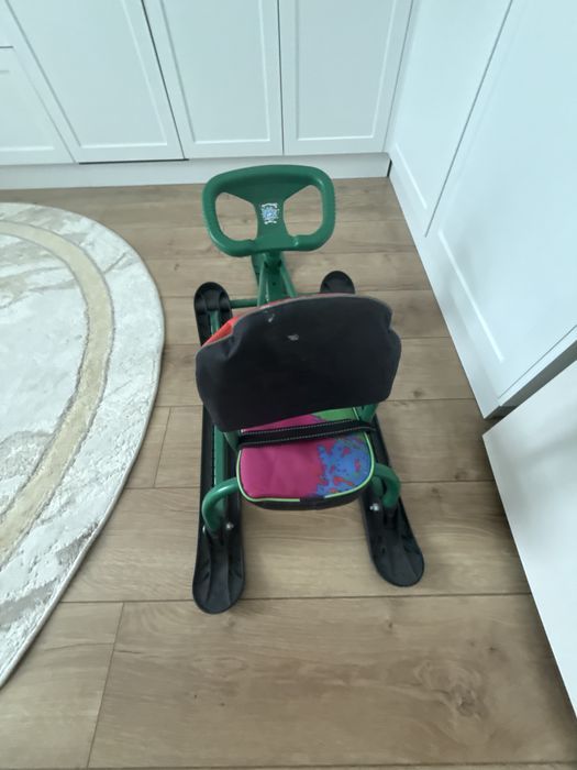 Зеленые санки для детей