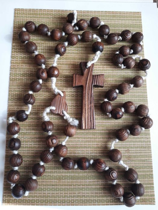 Rozariu mare din lemn.