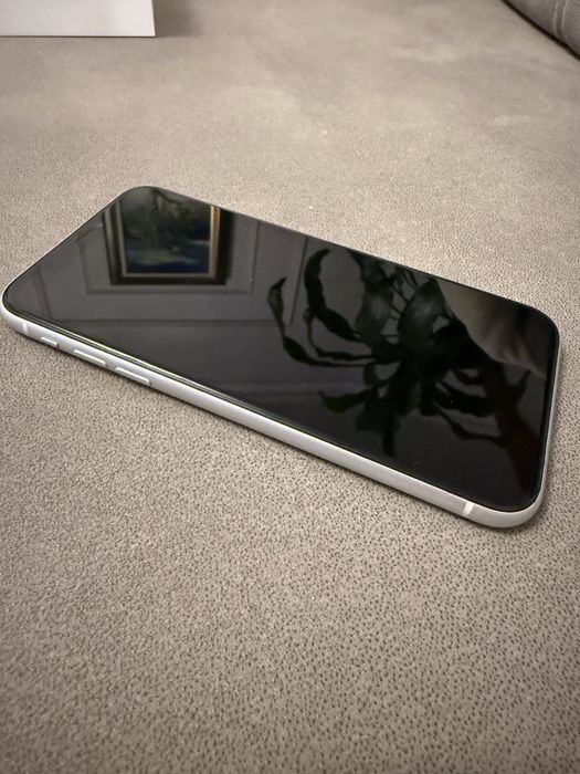 iPhone XR 128 GB White – отлично състояние
