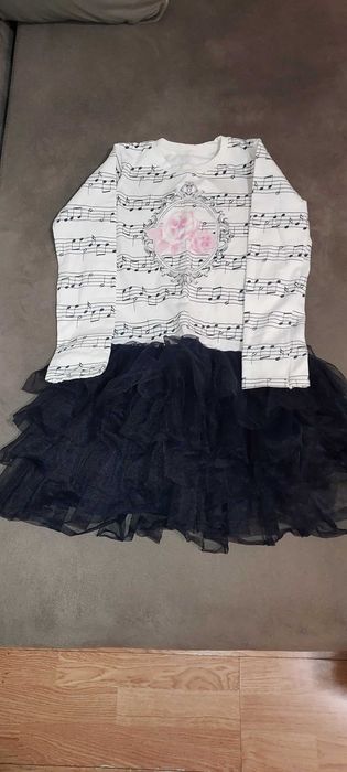 Рокли за 10-11-12 годишна госпожица! Цената е на бройка