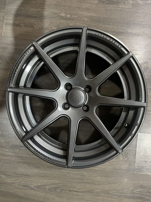 Продам комплект литых дисков AD8 Vossen Style R17